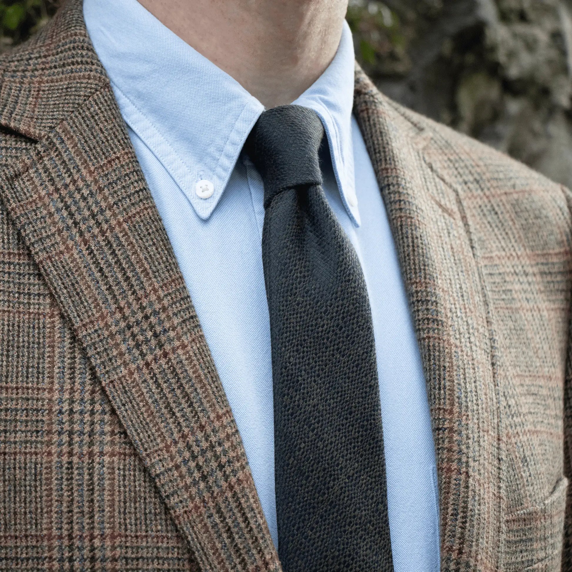 Olive and Navy Jacquard Pattern Tie complementing a tweed blazer and light blue button-down shirt - simple sophistication from Parisian Crafted menswear.